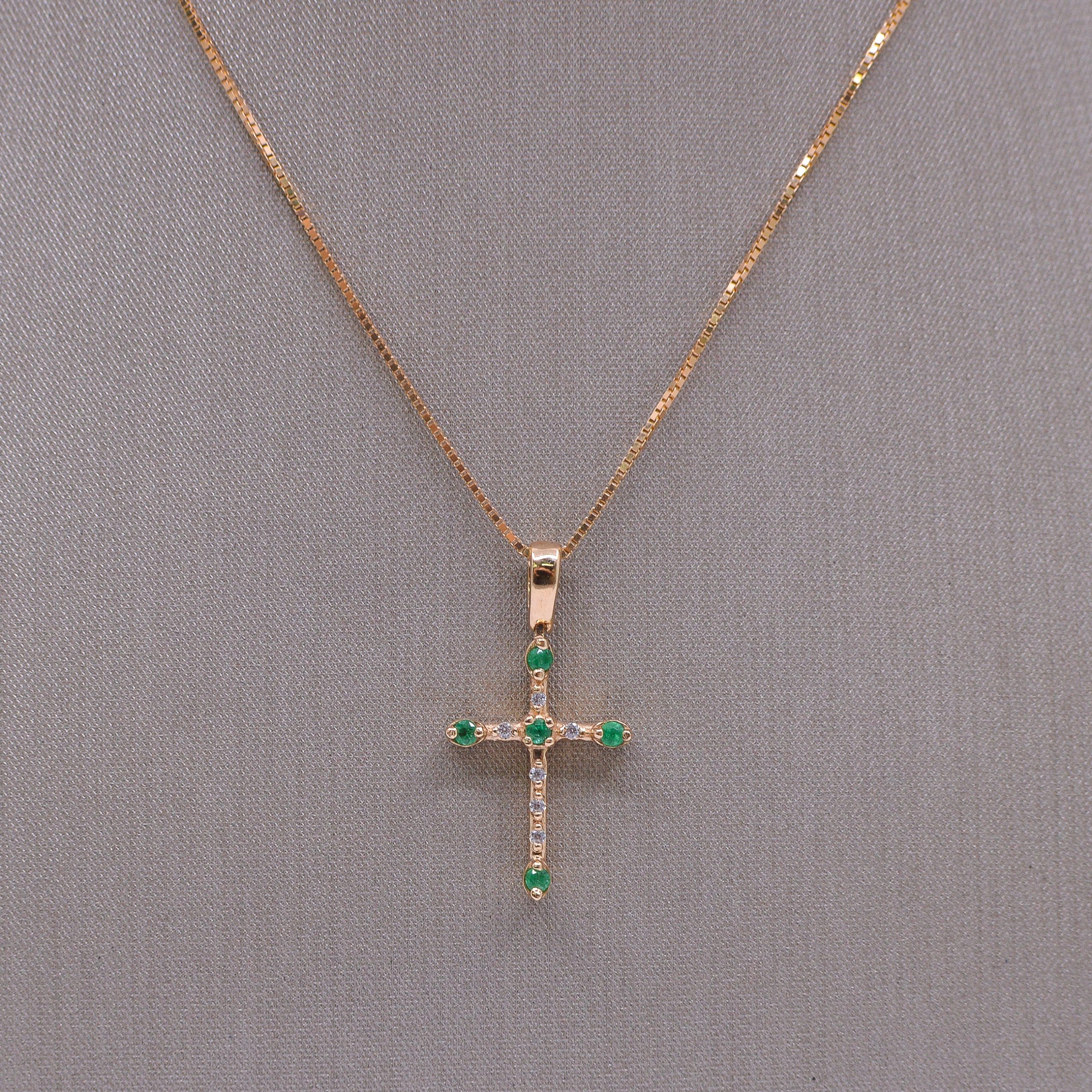 Dije Cruz Nazaret con Esmeraldas Oro 18k / 1,6mm - Image 2